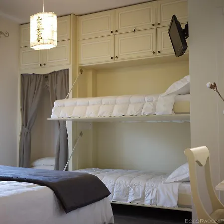 Mano Bed & Breakfast 3*