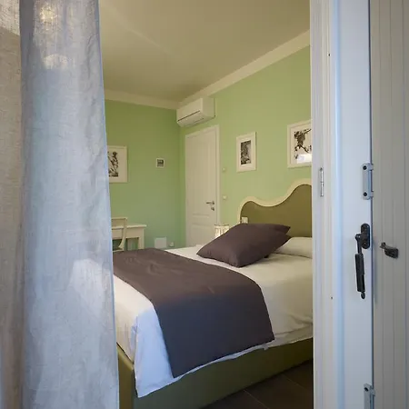 Mano Bed & Breakfast 3*